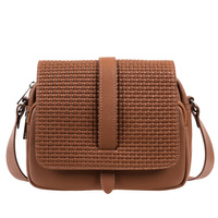 Torebka skórzana Canaletto z tłoczoną klapką – elegancja i ponadczasowy styl TD690s27t1